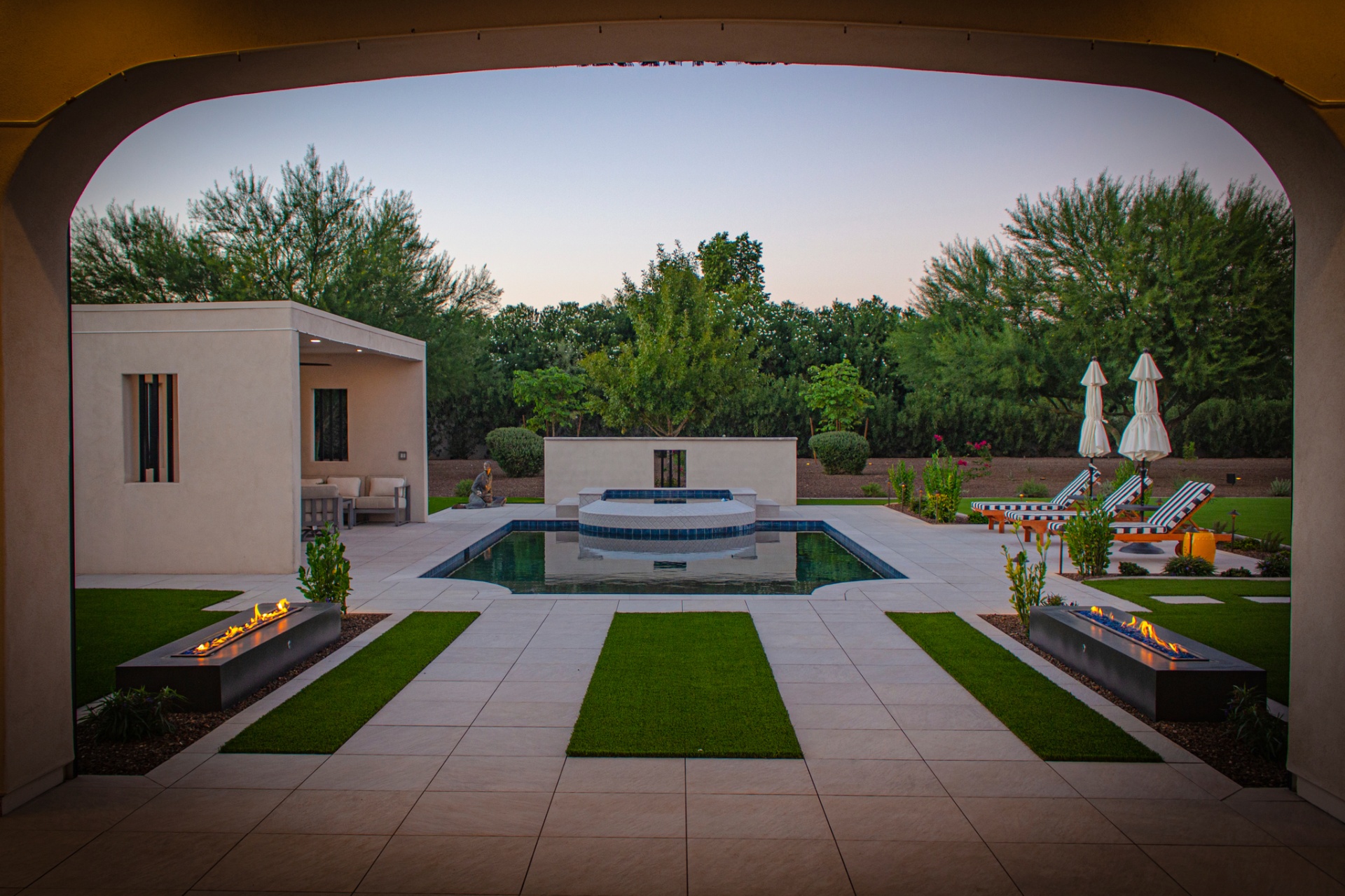 Paradise Valley Estate — photo 3 of 3