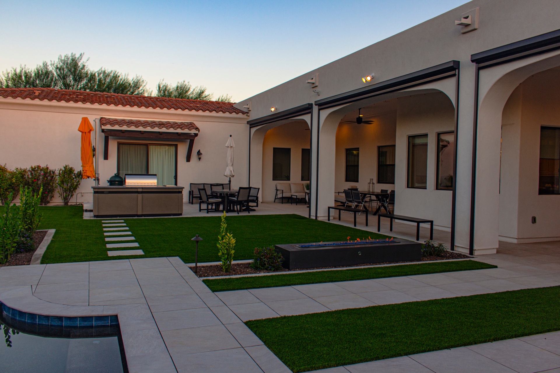 Paradise Valley Estate — photo 2 of 3