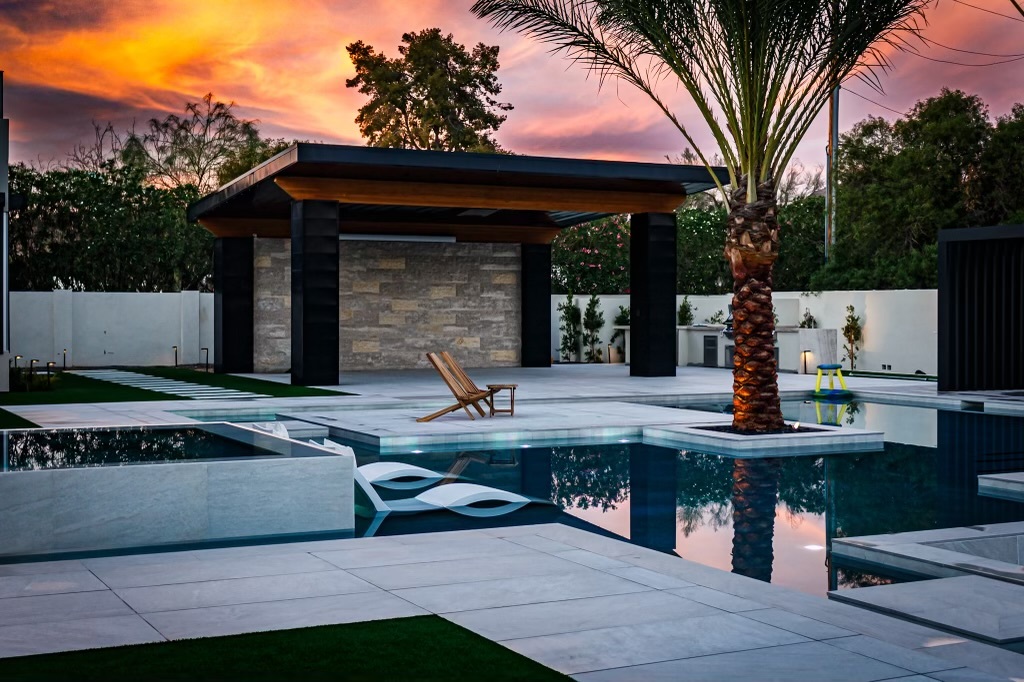 44th Street Residence — photo 2 of 3