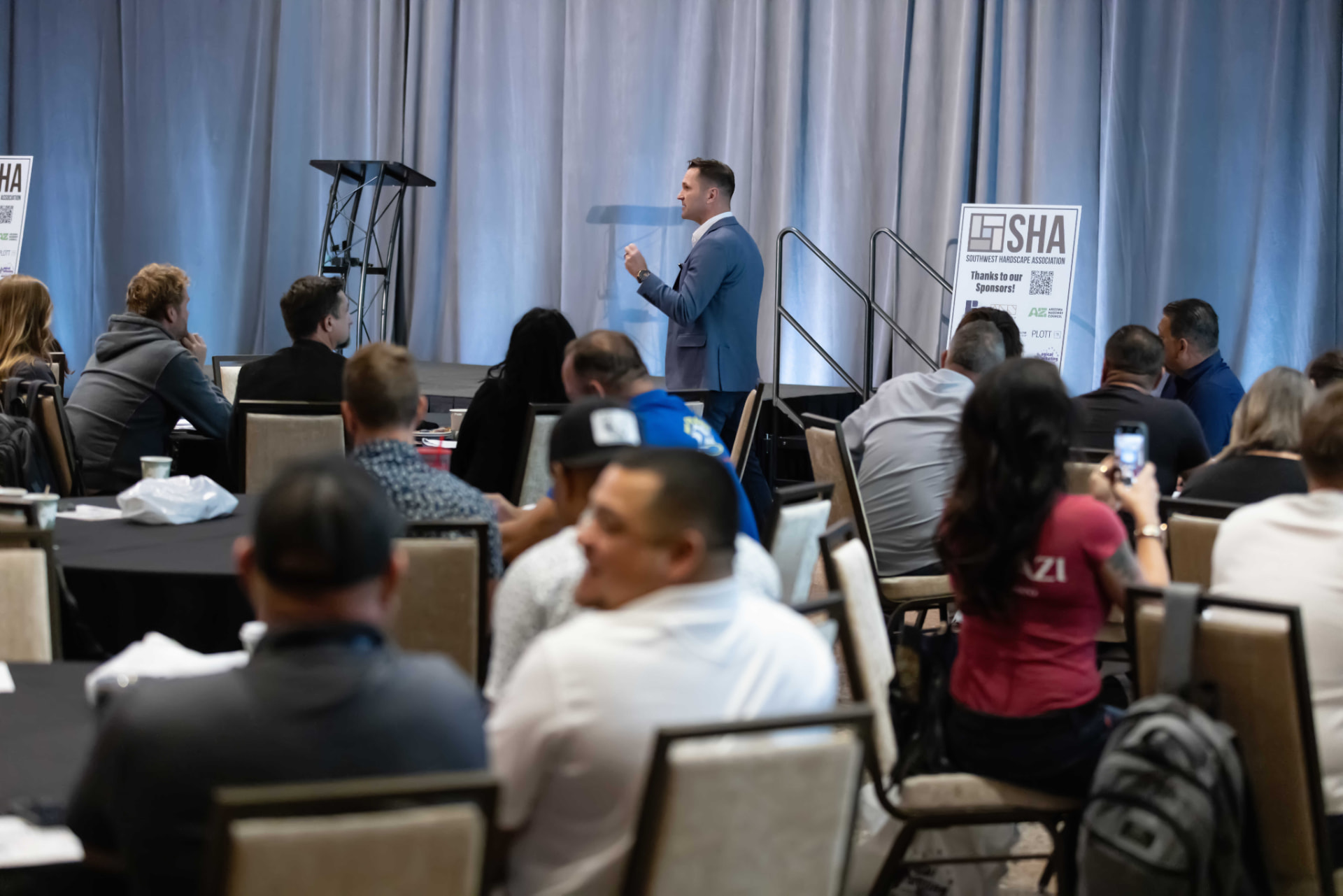 Contractors connecting during last year's Summit